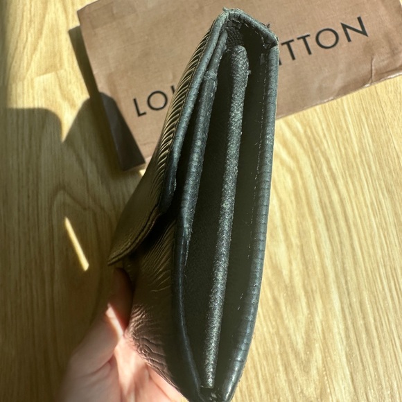 Authentic Louis Vuitton black Epi wallet - Picture 2 of 12